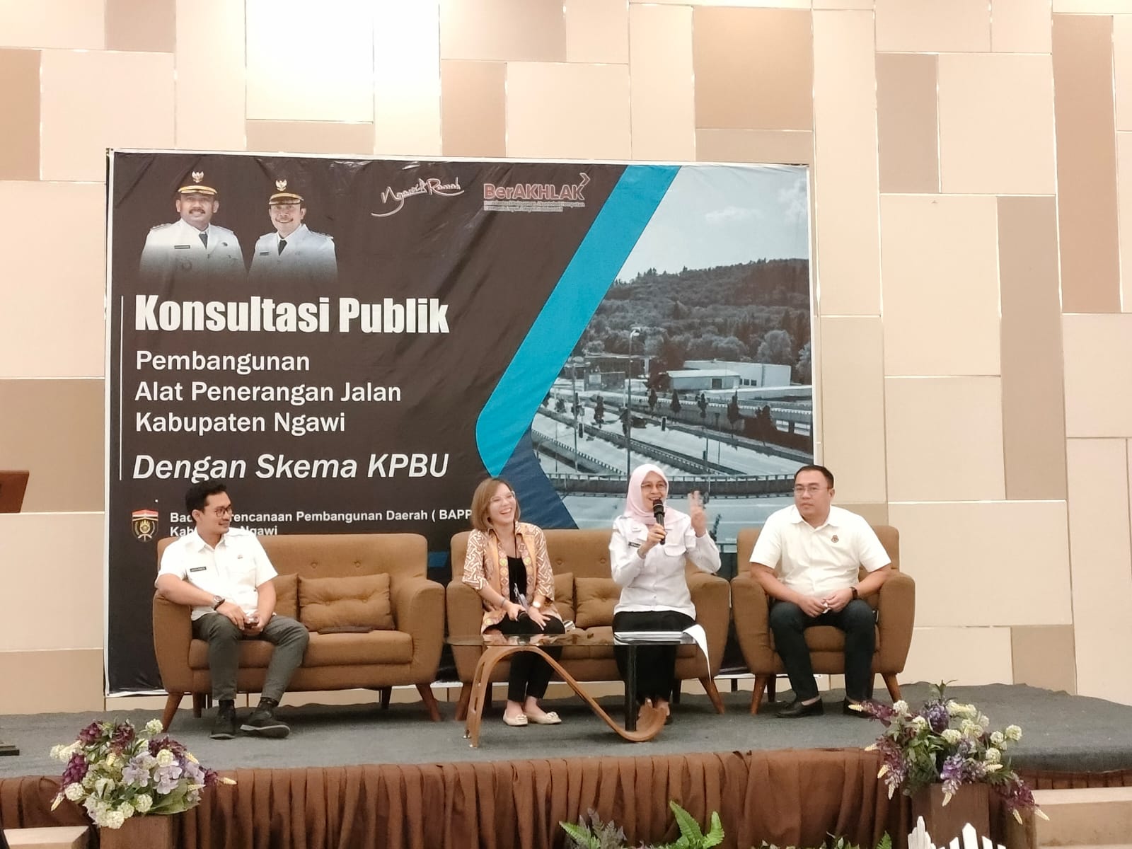 KONSULTASI PUBLIK PEMBANGUNAN ALAT PENERANGAN JALAN KAB. NGAWI DENGAN ...